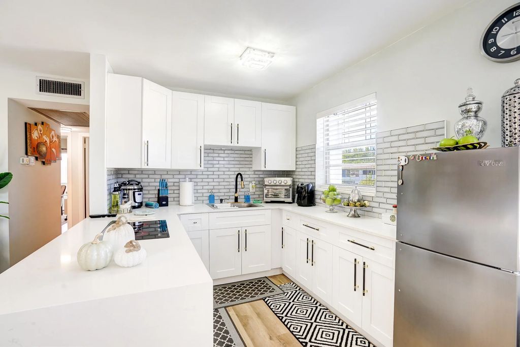 203 S Windsor I #203, West Palm Beach