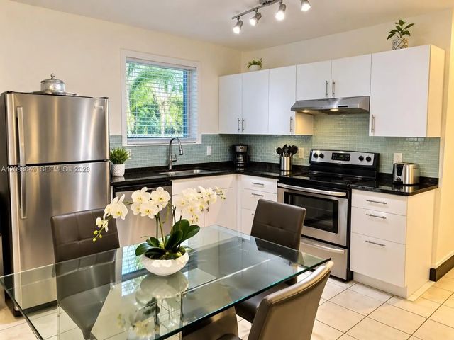 3 of 10 - 11525 Sw 187th Terrace, Miami, FL