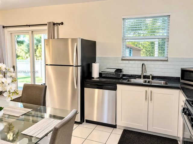 4 of 10 - 11525 Sw 187th Terrace, Miami, FL