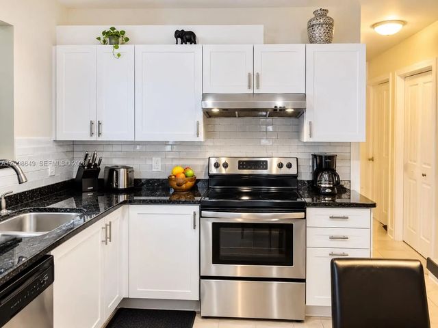 5 of 10 - 11525 Sw 187th Terrace, Miami, FL