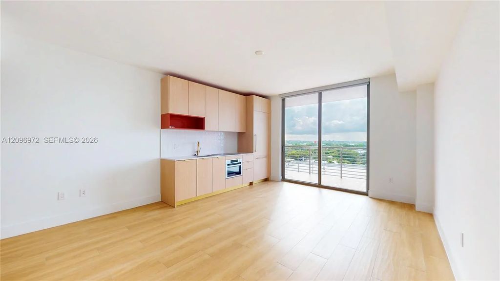 90 32nd Street #922, Miami