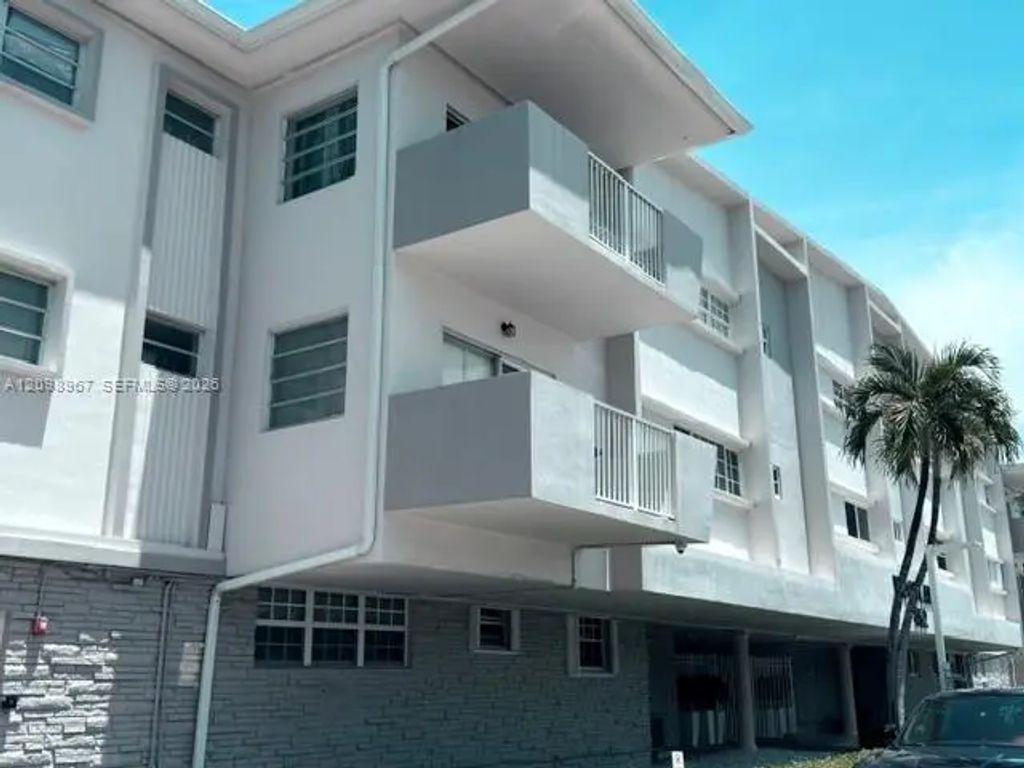 462 Golden Isles Drive #203, Hallandale Beach