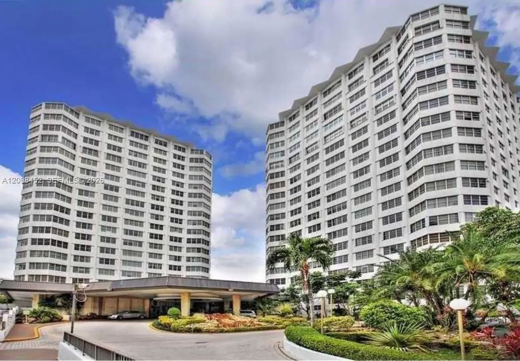 999 Brickell Bay Drive #1807, Miami
