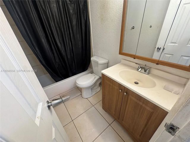5 of 5 - 494 Nw 165th St Road #c-305, Miami, FL
