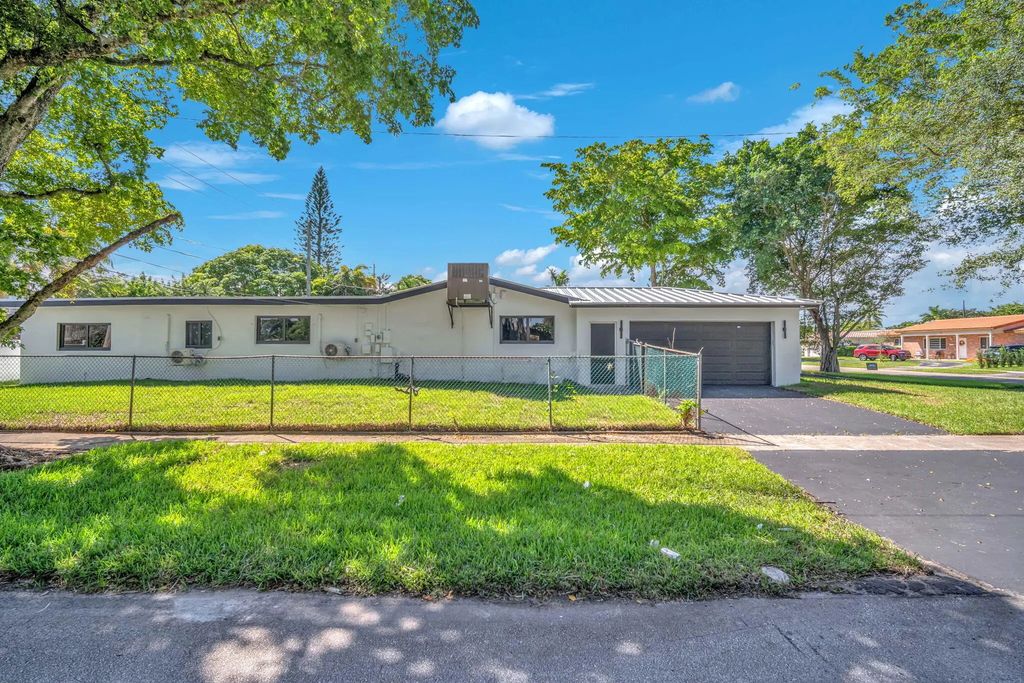 5000 Adams Street, Hollywood