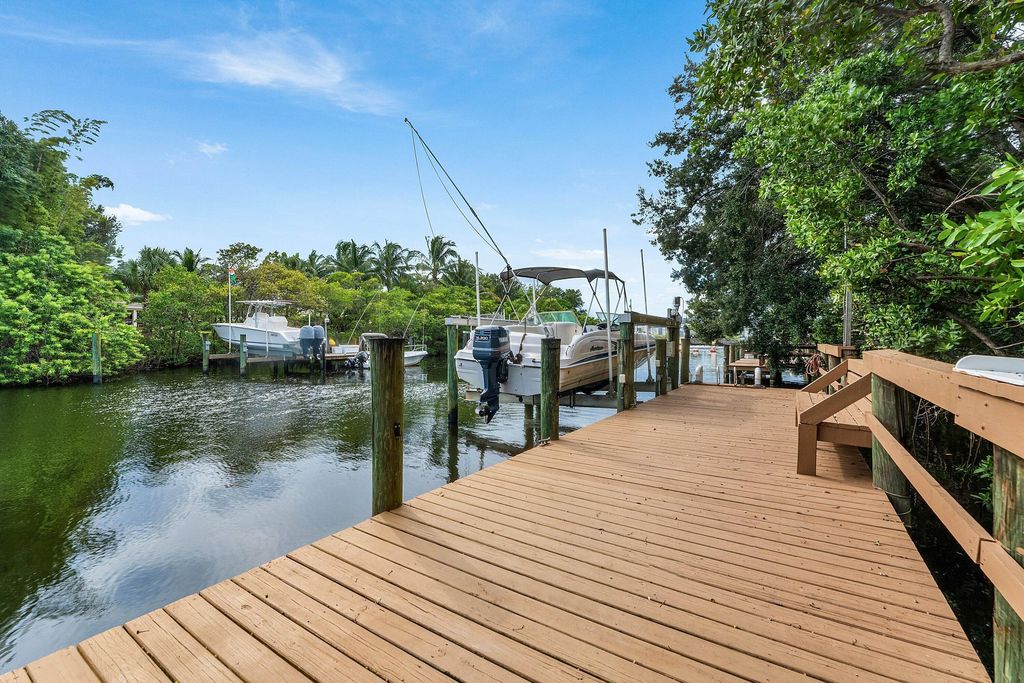 949 Laurel Road, North Palm Beach