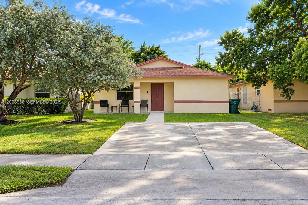 211 Ne 35th Street, Oakland Park