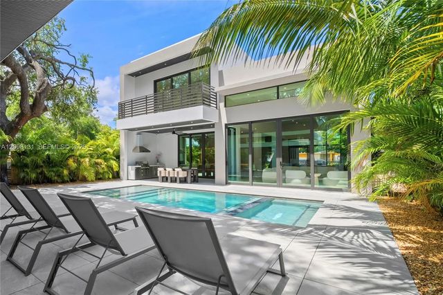 2 of 44 - 280 Nw 47th Street, Miami, FL
