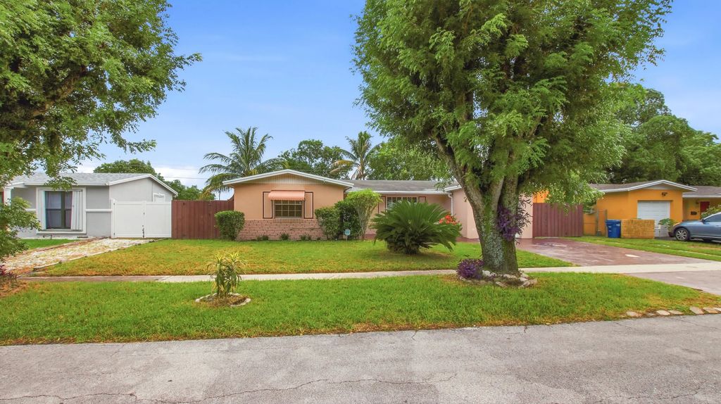 4460 Nw 24th Street, Lauderhill
