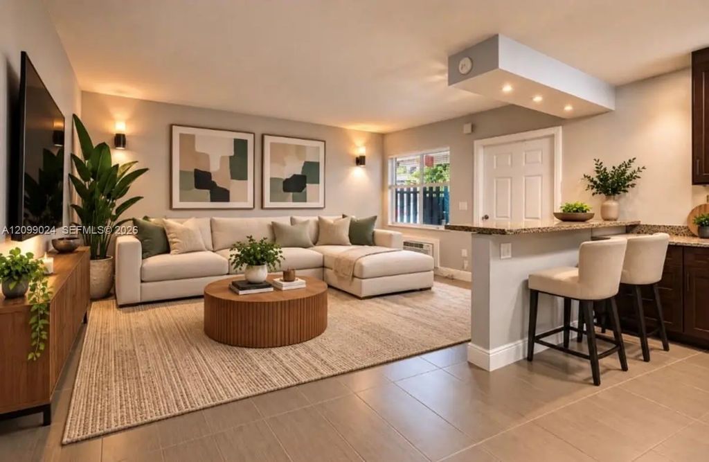37 Sw 14th Street #3, Dania Beach