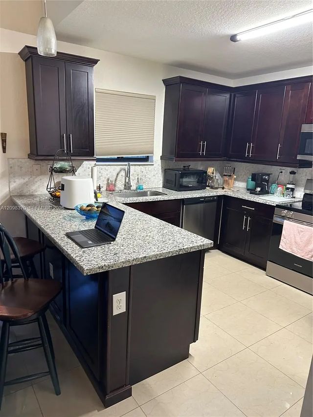 4 of 10 - 5322 Sw 164 Place, Miami, FL