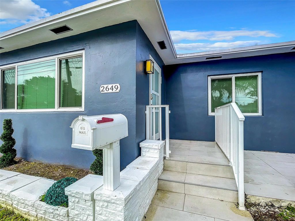 2649 Johnson Street, Hollywood