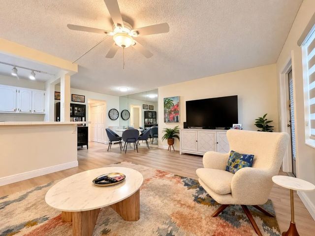 3 of 16 - 158 Chatham H, West Palm Beach, FL