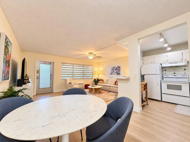5 of 16 - 158 Chatham H, West Palm Beach, FL