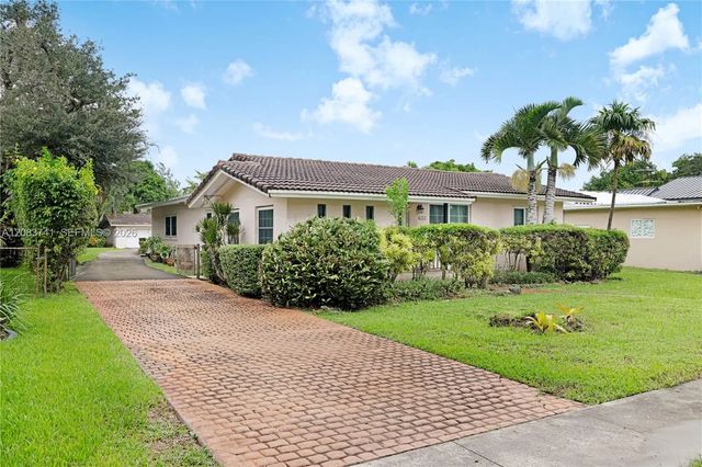 2 of 30 - 633 Ne 119th Street, Biscayne Park, FL