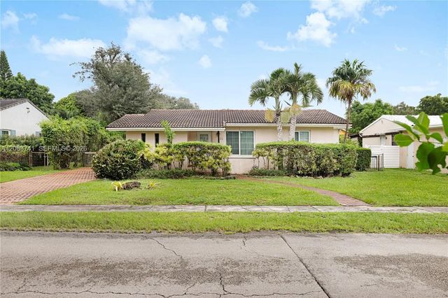 4 of 30 - 633 Ne 119th Street, Biscayne Park, FL