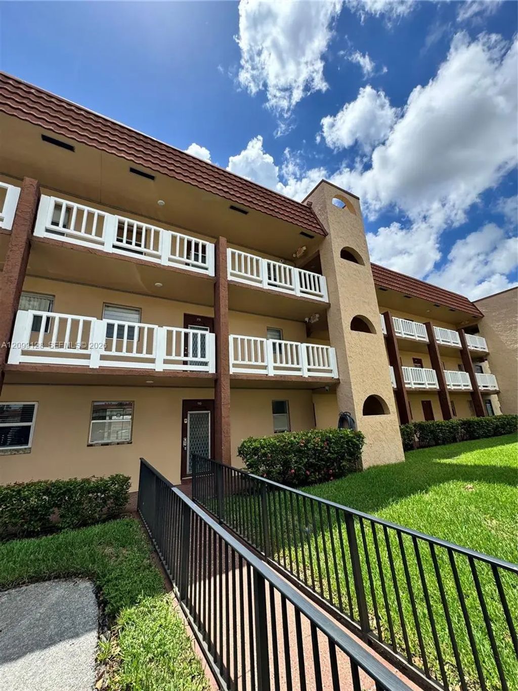 9041 Sunrise Lakes Boulevard #110, Sunrise