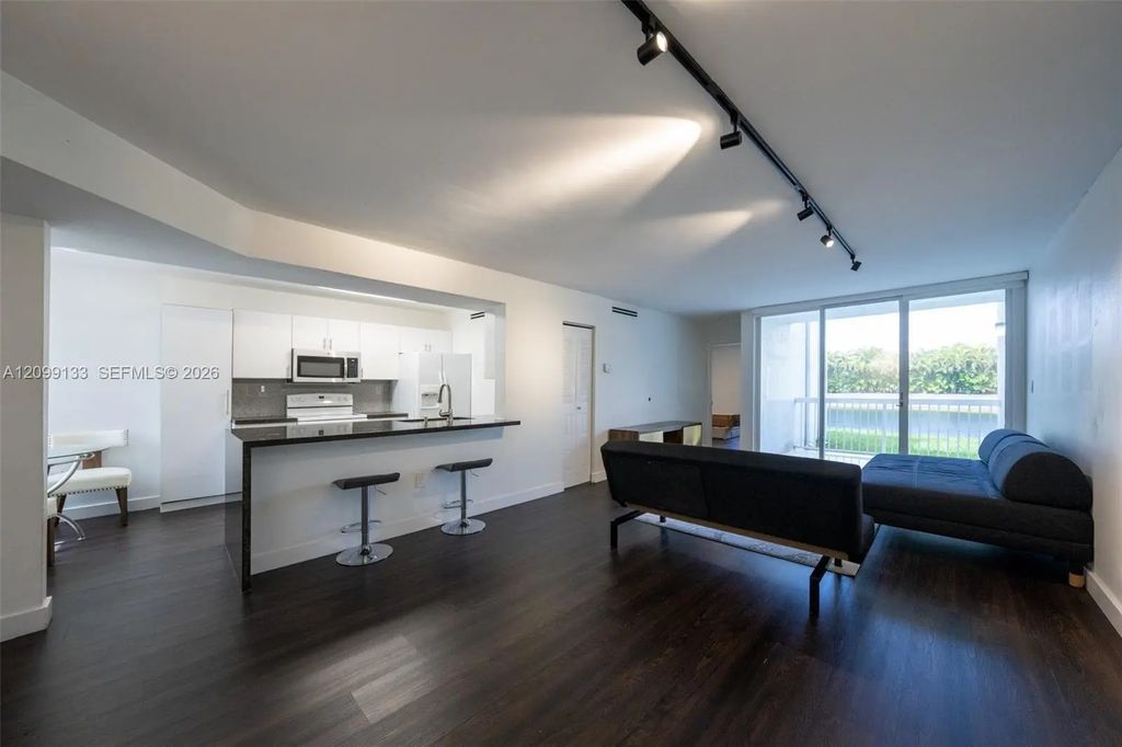 9787 Nw 49th Terrace #427, Doral