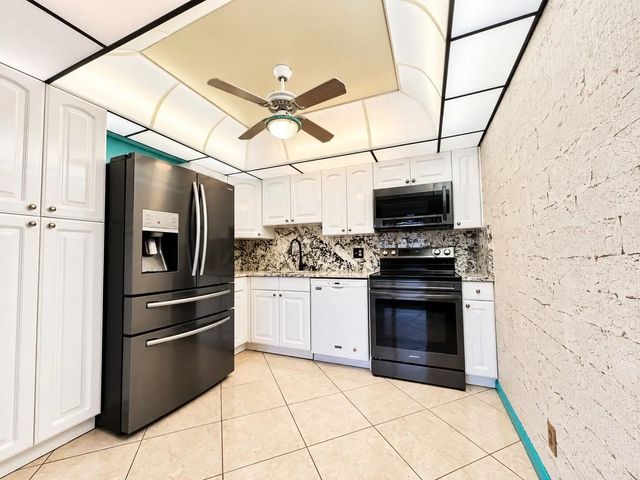 3 of 19 - 110 Wellington B, West Palm Beach, FL