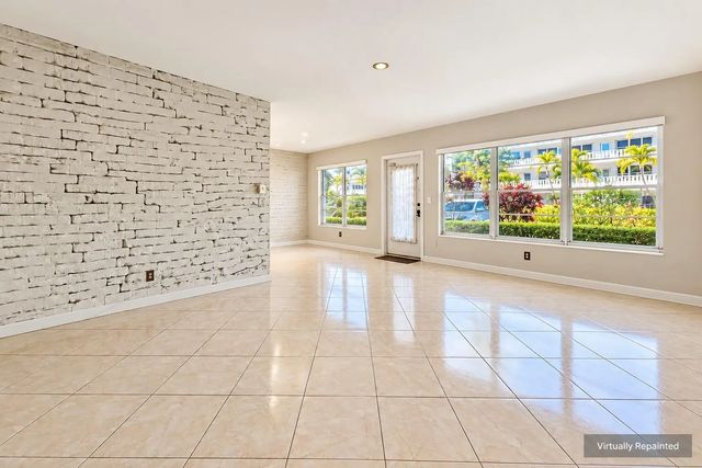 4 of 19 - 110 Wellington B, West Palm Beach, FL