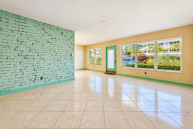 5 of 19 - 110 Wellington B, West Palm Beach, FL