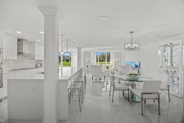 5390 Woodland Lakes Drive #105, Palm Beach Gardens