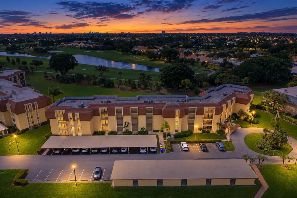5390 Woodland Lakes Drive #105, Palm Beach Gardens