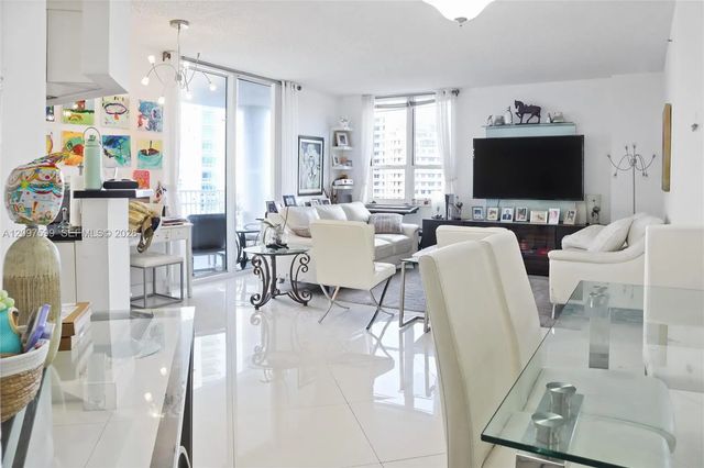 3 of 14 - 701 Brickell Key Boulevard #2309, Miami, FL