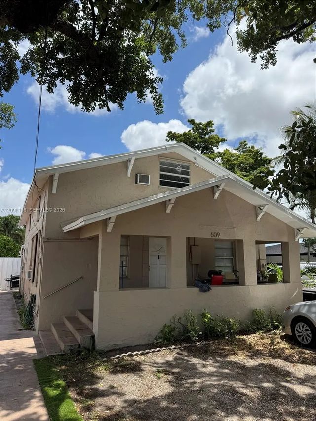3 of 20 - 609 Nw 58th Avenue, Miami, FL