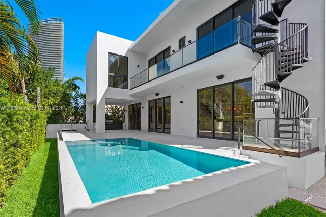 2 of 5 - 261 189th Terrace, Sunny Isles Beach, FL