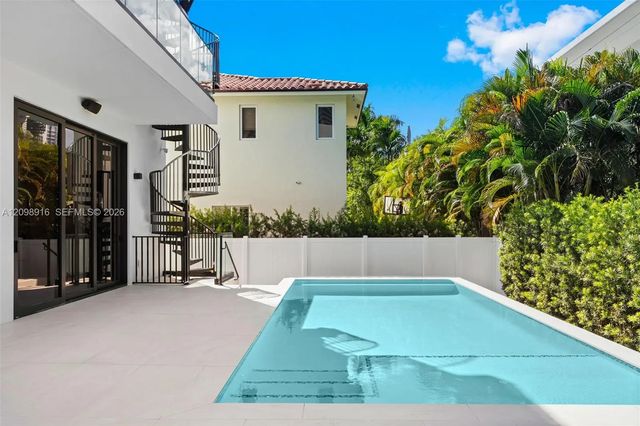 3 of 5 - 261 189th Terrace, Sunny Isles Beach, FL