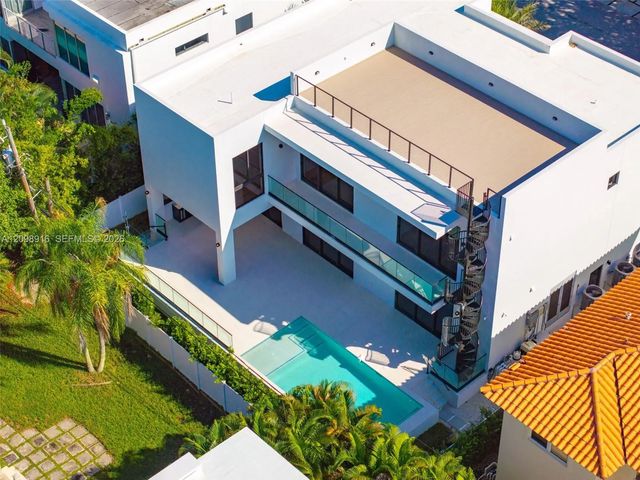 4 of 5 - 261 189th Terrace, Sunny Isles Beach, FL