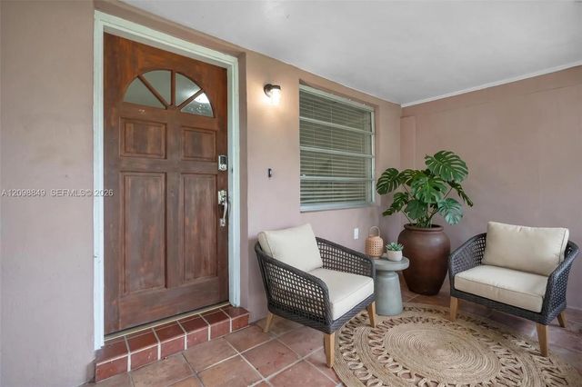 5 of 38 - 250 Laurel Way, Miami Springs, FL
