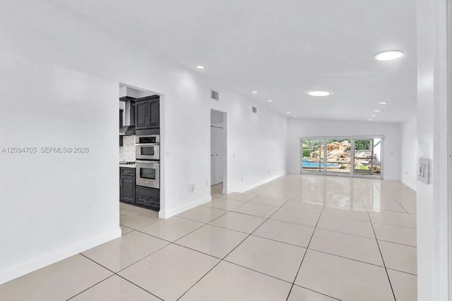4 of 62 - 616 Ne 195th Street, Miami, FL