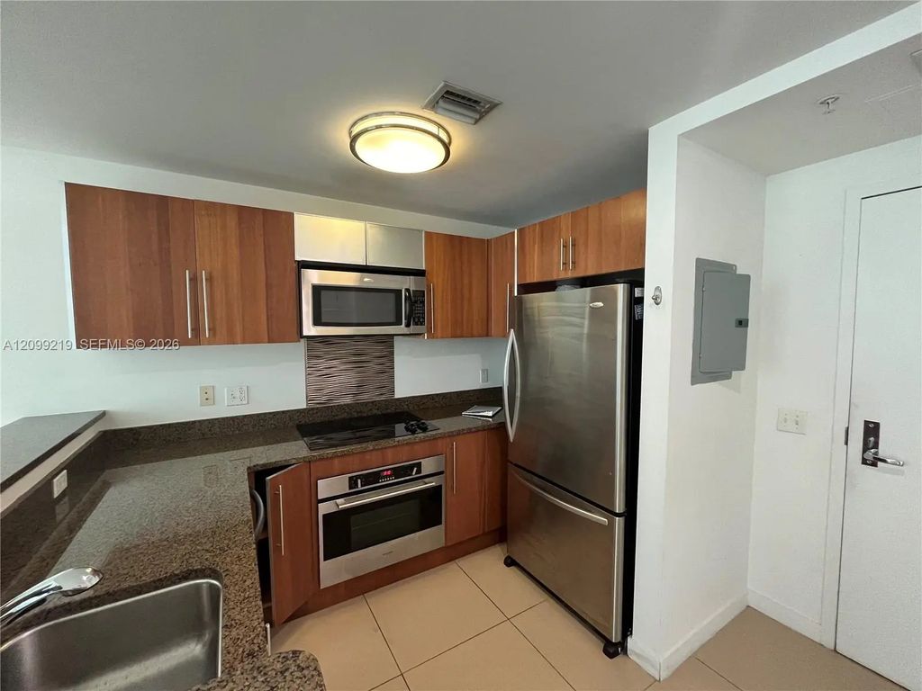 300 S Biscayne Boulevard #l-406, Miami