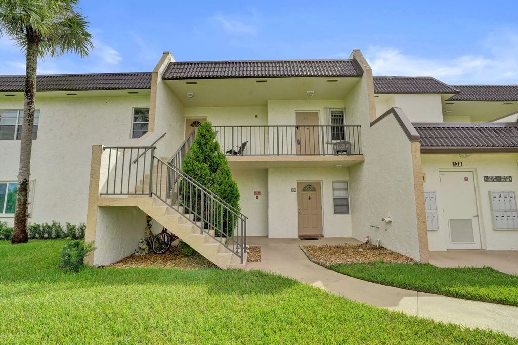130 Lake Meryl Drive, West Palm Beach
