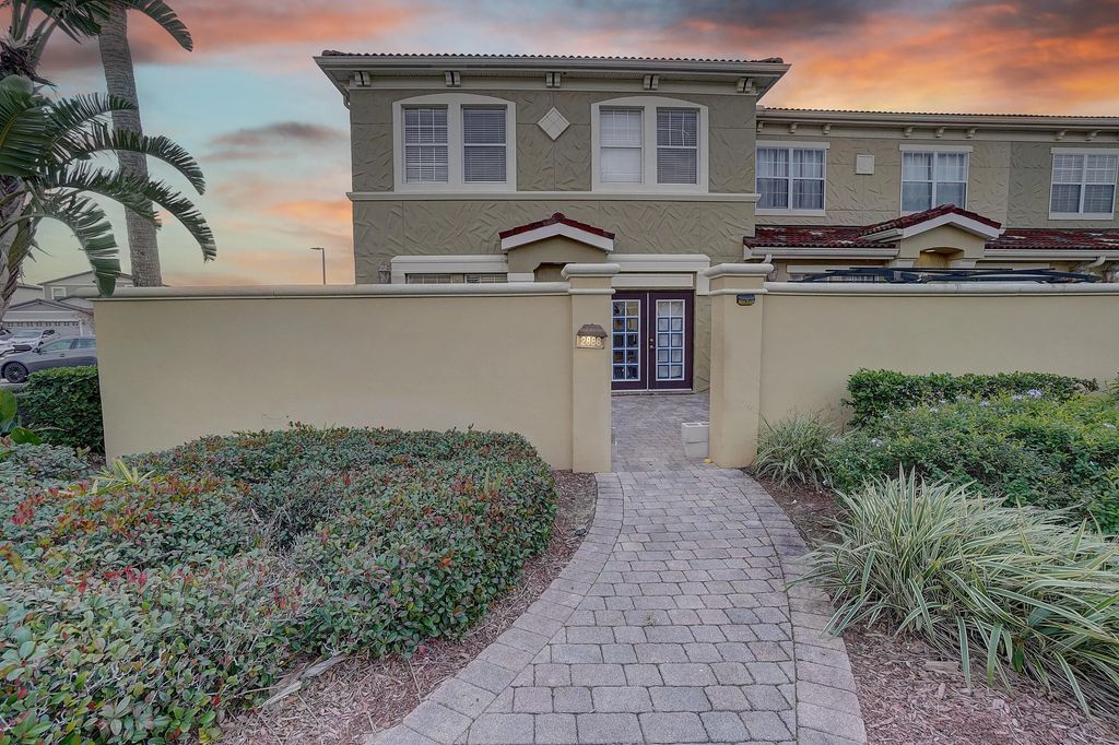 2888 Bella Vista Drive, Davenport