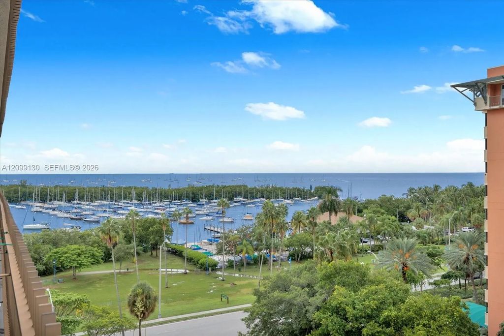 2901 S Bayshore Drive #8e, Miami