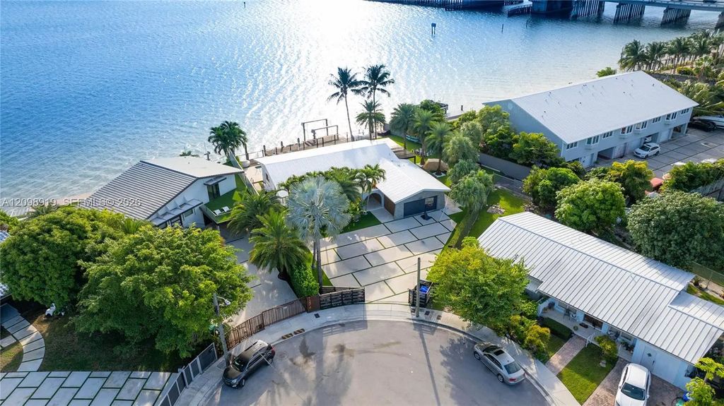 1242 Ne 81st Terrace, Miami