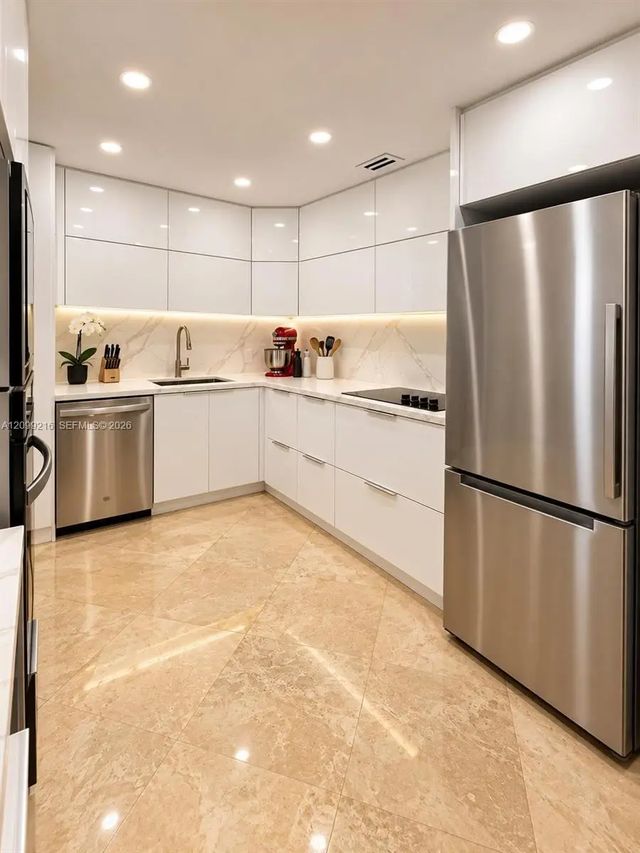 3 of 19 - 5555 Collins Avenue #14y, Miami Beach, FL