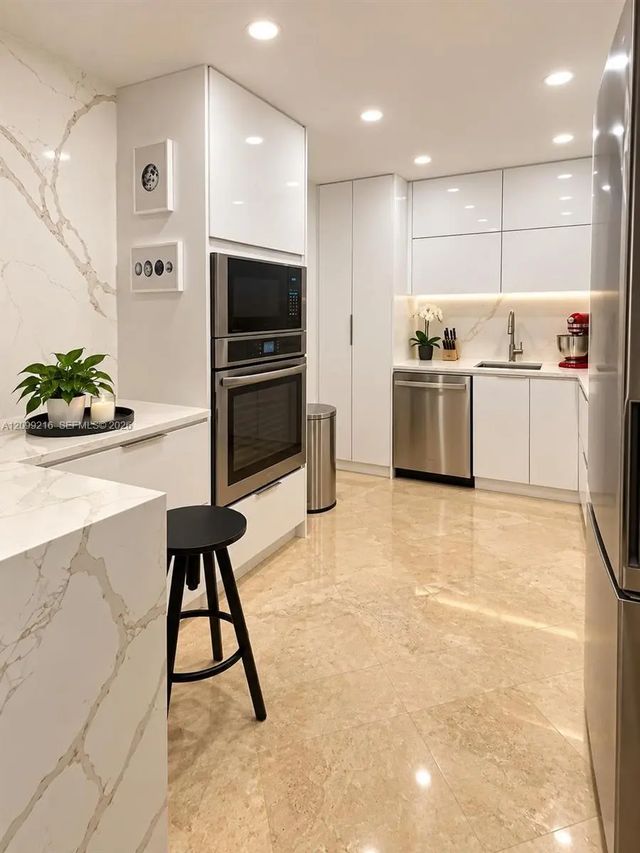 5 of 19 - 5555 Collins Avenue #14y, Miami Beach, FL