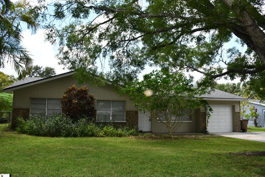 1591 Sunkist Way, Fort Myers