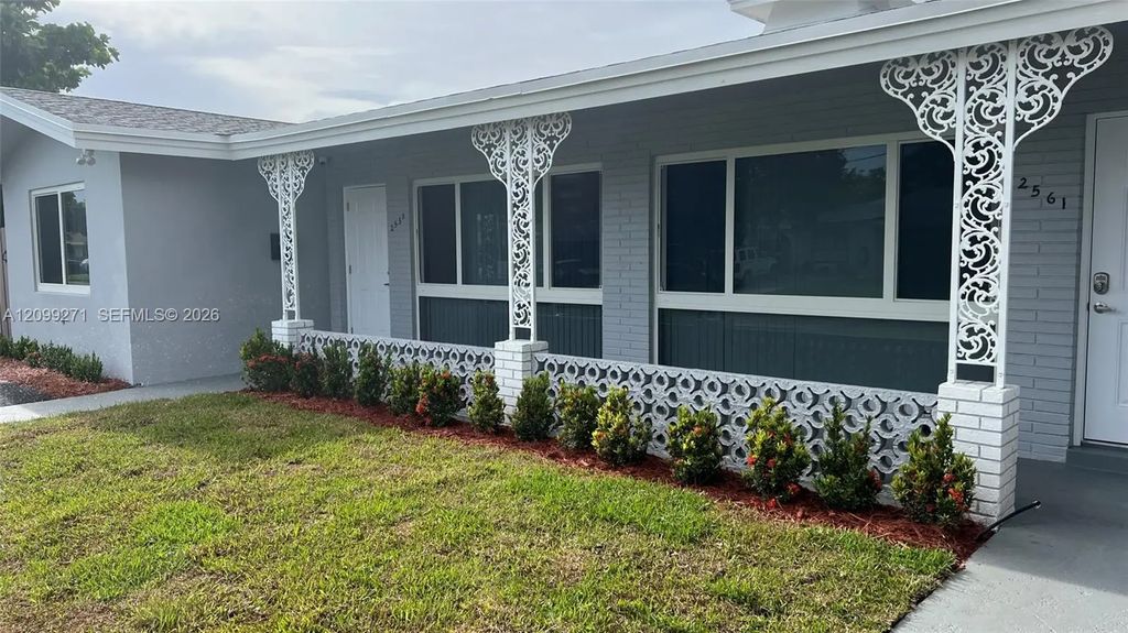 2561 Ne 10th Court #2561, Pompano Beach