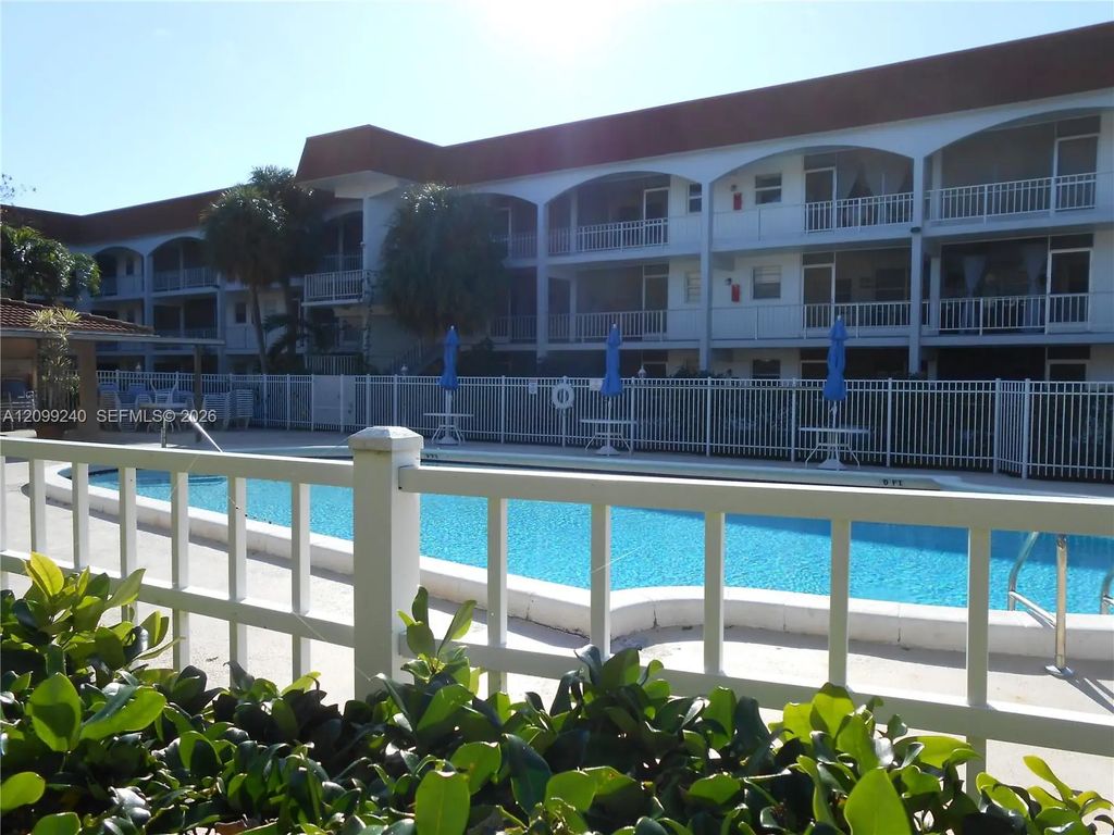 581 Blue Heron Drive #309-b, Hallandale Beach