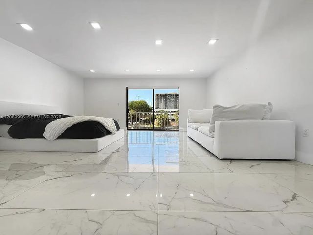 4 of 17 - 1650 Ne 115th Street #207, Miami, FL