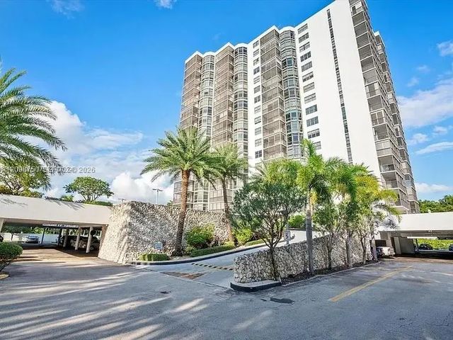 2 of 4 - 3375 N Country Club Drive #605, Aventura, FL