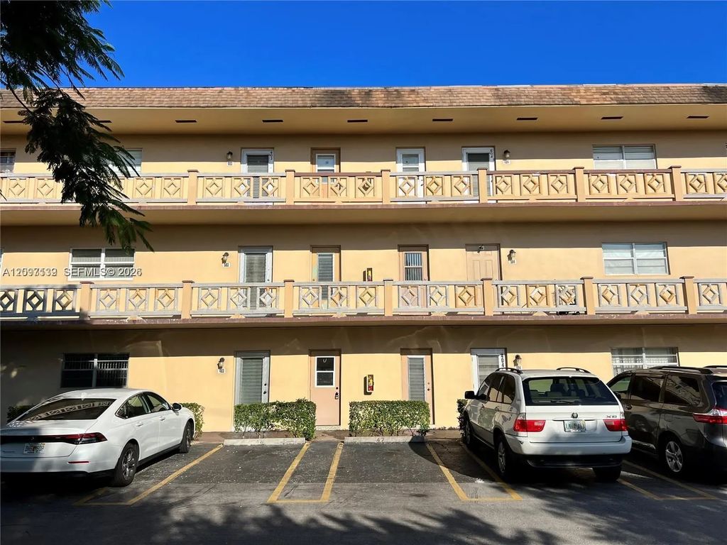 3530 Nw 52nd Avenue #403, Lauderdale Lakes