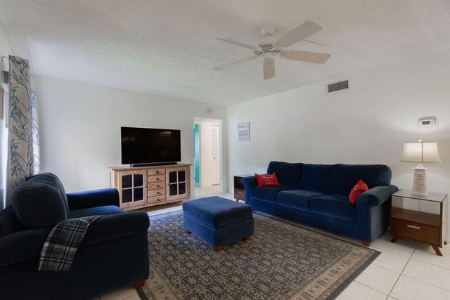 5 of 33 - 136 Lake Pine Circle #a1, Greenacres, FL