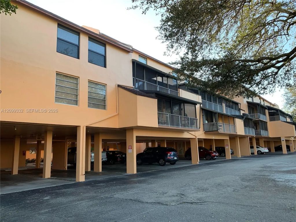 400 Commodore Drive #211, Plantation