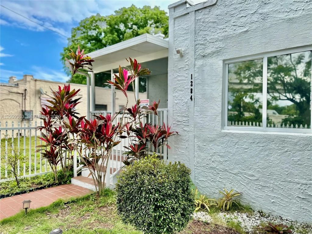 1284 Nw 39 Street, Miami